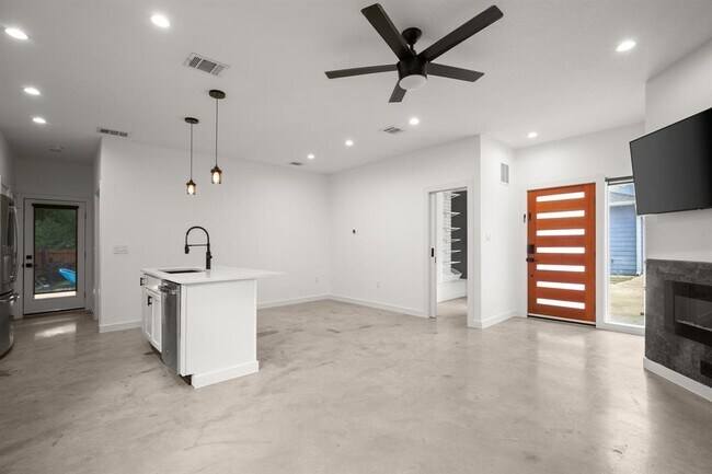Building Photo - 1144 Gunter St