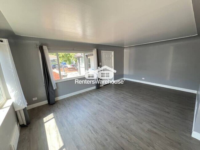 Foto del edificio - Charming 2 Bedroom 1 bathroom Available Now!