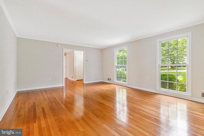 Foto del edificio - 9803 Spring Ridge Ln