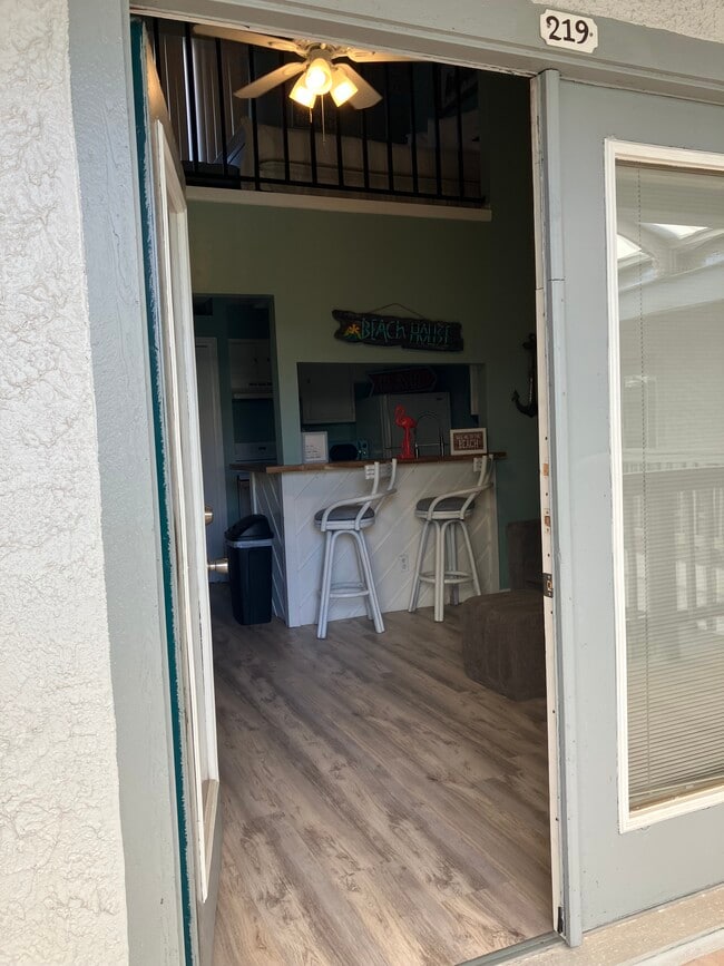 Foto del edificio - 14825 Windward Dr