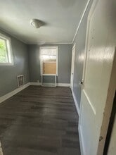 Building Photo - 116 E Fairview Ave