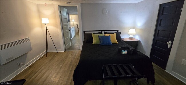 Foto del edificio - 1856 Lampson Rd