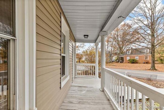 Building Photo - 3325 Meadowbridge Rd