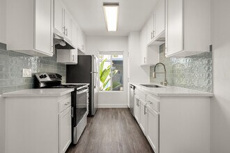 Building Photo - Palms Apartments