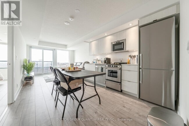 Building Photo - 10 Eva Rd