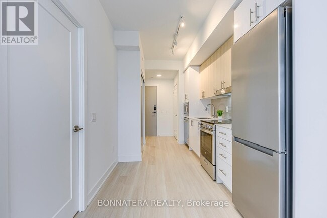 Building Photo - 5105 Hurontario St