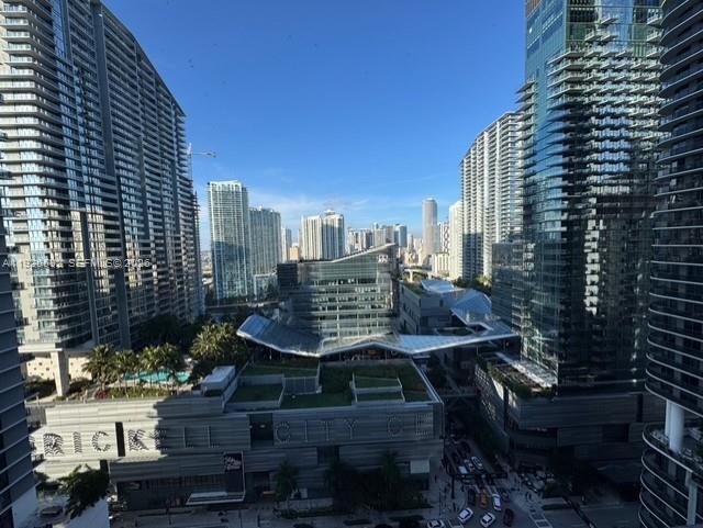 Foto del edificio - 45 SW 9th St