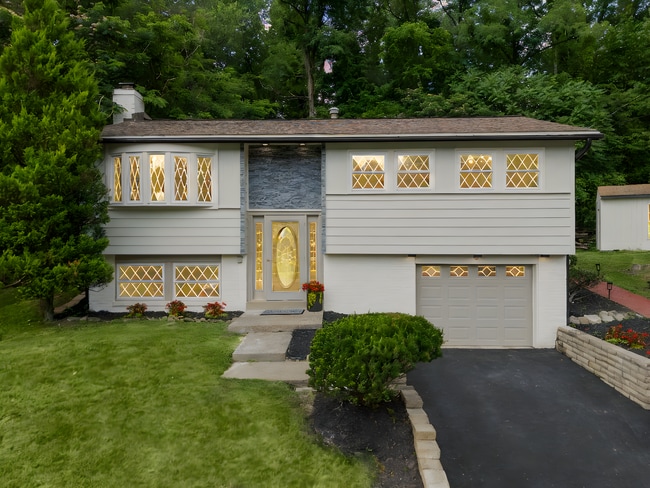 Building Photo - 224 Laura Lee Dr