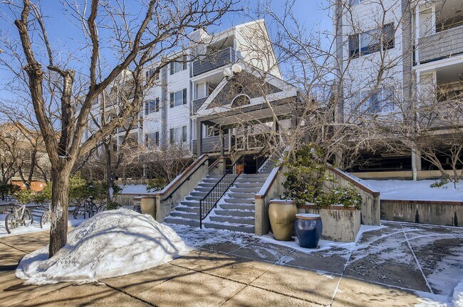 Foto del edificio - Lovely Pearl St. Condo 1 BDR/1 BA Downtown Boulder