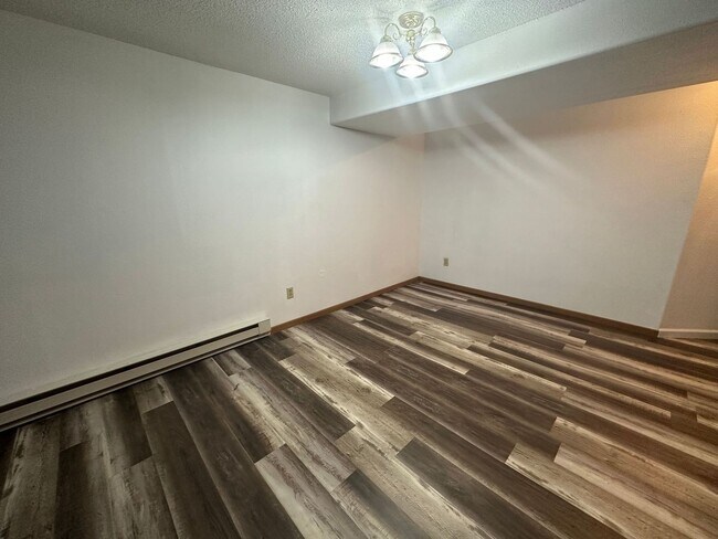 Building Photo - NSP-647/649(A&amp;B)