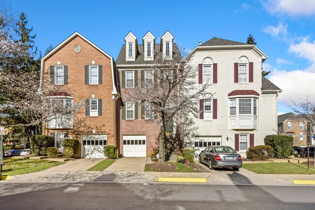 Photo - 8015 Merry Oaks Ln Townhome