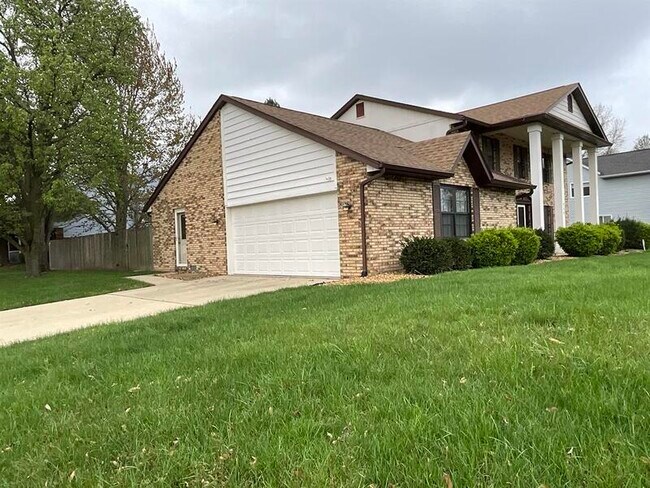 Building Photo - 717 Saint Nicholas Dr