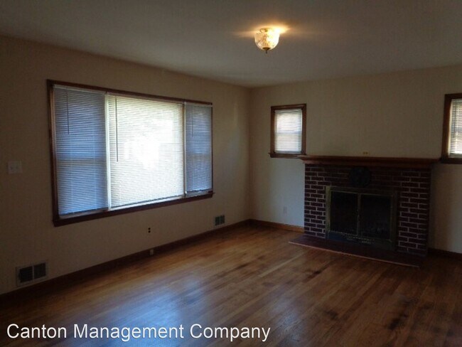Building Photo - 2 br, 1.5 bath House - 7933 32nd St.