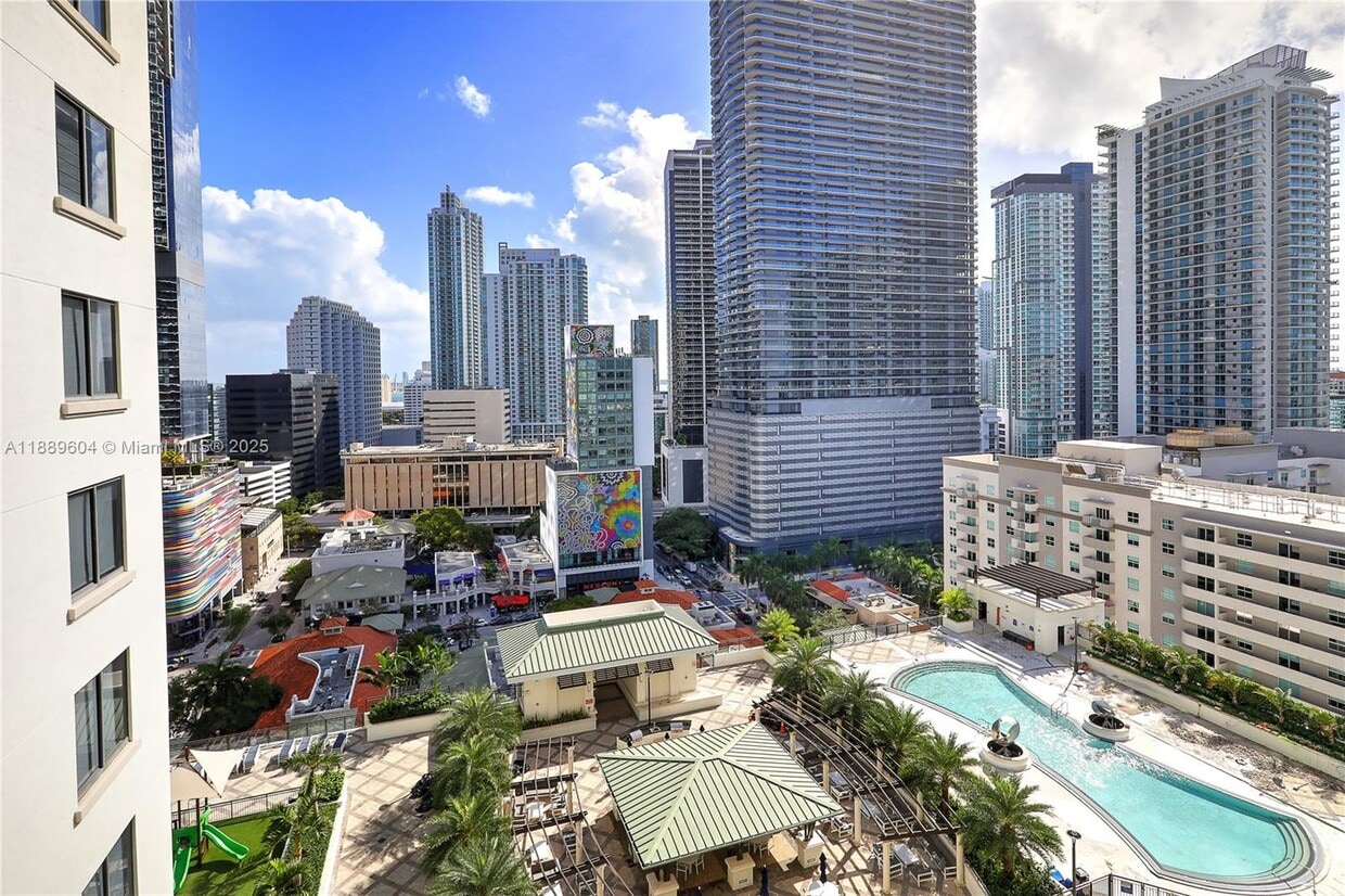 Foto principal - 999 SW 1st Ave