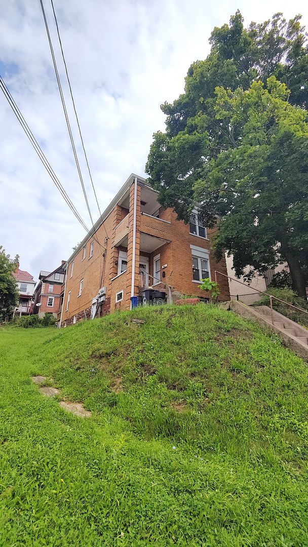 Building Photo - 409 Kingsboro St