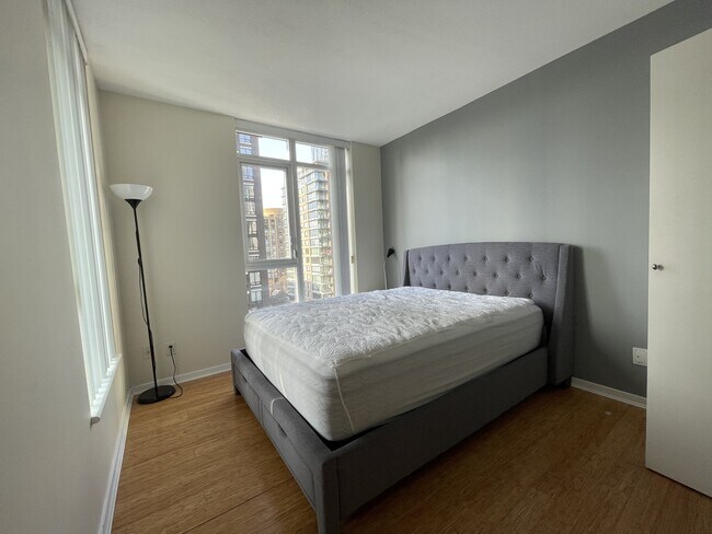 Building Photo - 1001 Homer St