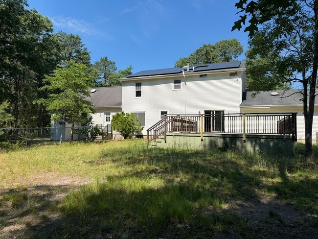 Building Photo - 4BR Colonial with Garage and Large Lot