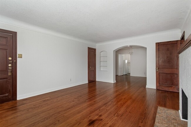 Photo - 5918 La Vista Dr Apartment