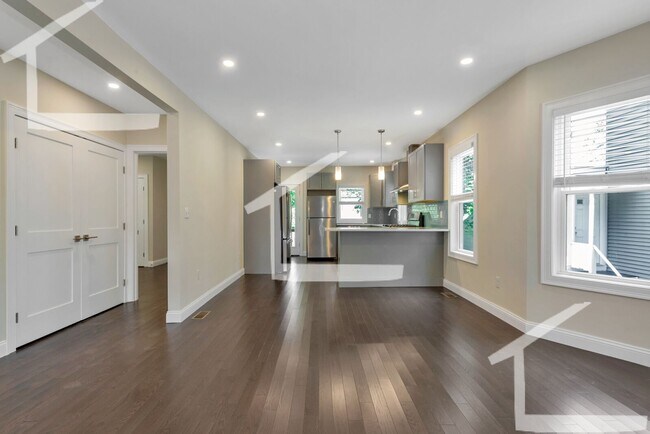 Photo - Huge 5 bed in Medford House