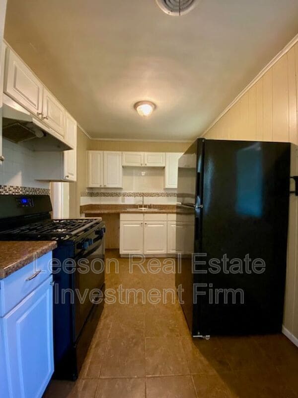 Building Photo - 9434 Woodcrest Dr