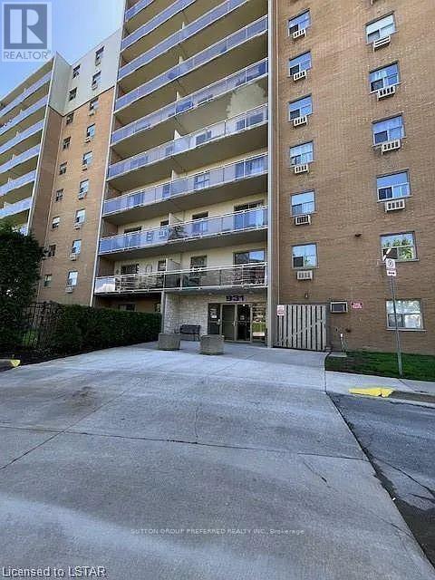 Photo du bâtiment - 931-931 Wonderland Rd S