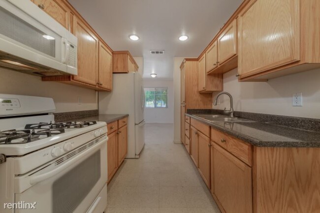 Building Photo - 3 br, 2 bath House - 730 Pine Ave.