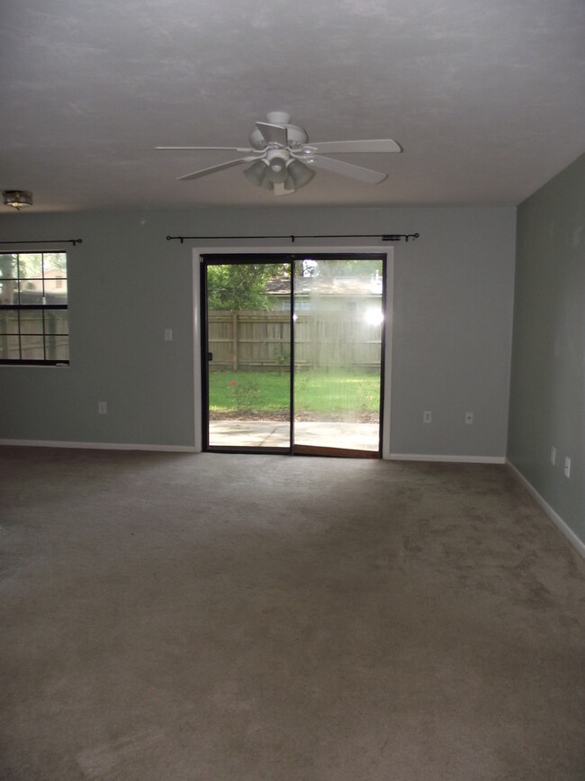Foto del edificio - 3/2 house in convenient NW location!