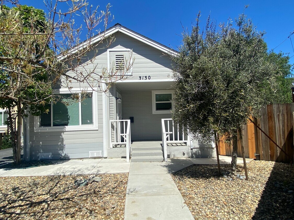 Primary Photo - Livermore, 2 Bed/2 Ba., Back Unit, Large L...