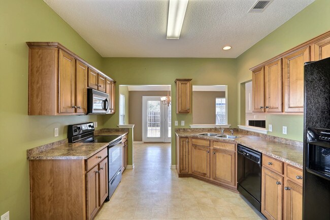 Building Photo - 220 Pebblestone Dr