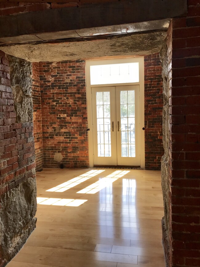 Bonus room - 6 Bay Rd