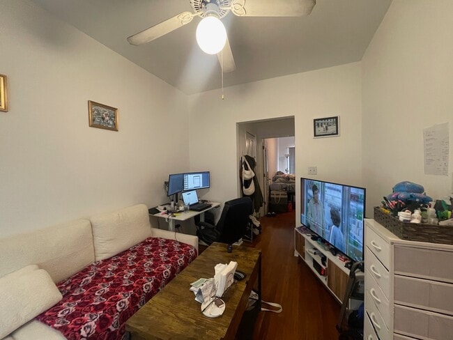 Foto del edificio - 677.5 W Wrightwood Ave