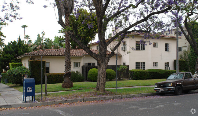 Building Photo - 9136 Beverly Blvd