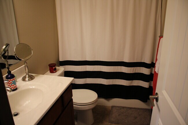 Foto del edificio - 3743 Ravenwood Cir