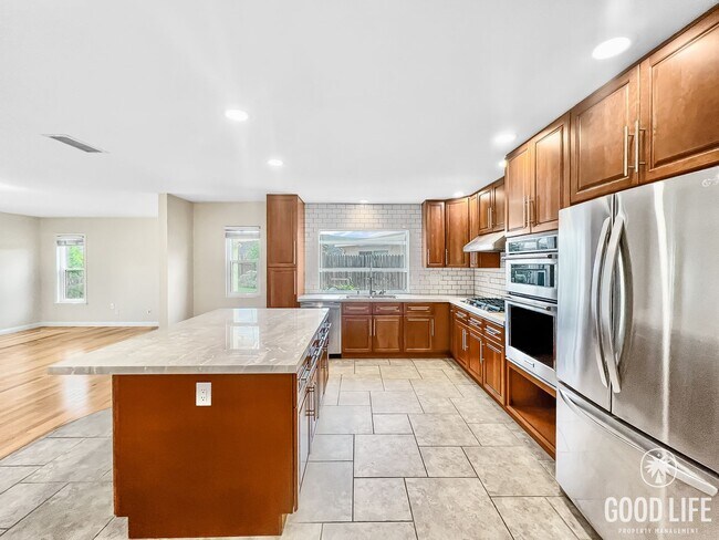 Foto del edificio - Beautiful 3 Bedroom/ 2 Bathroom Home Locat...