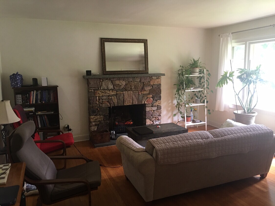 Primary Photo - 219 Azalea Dr