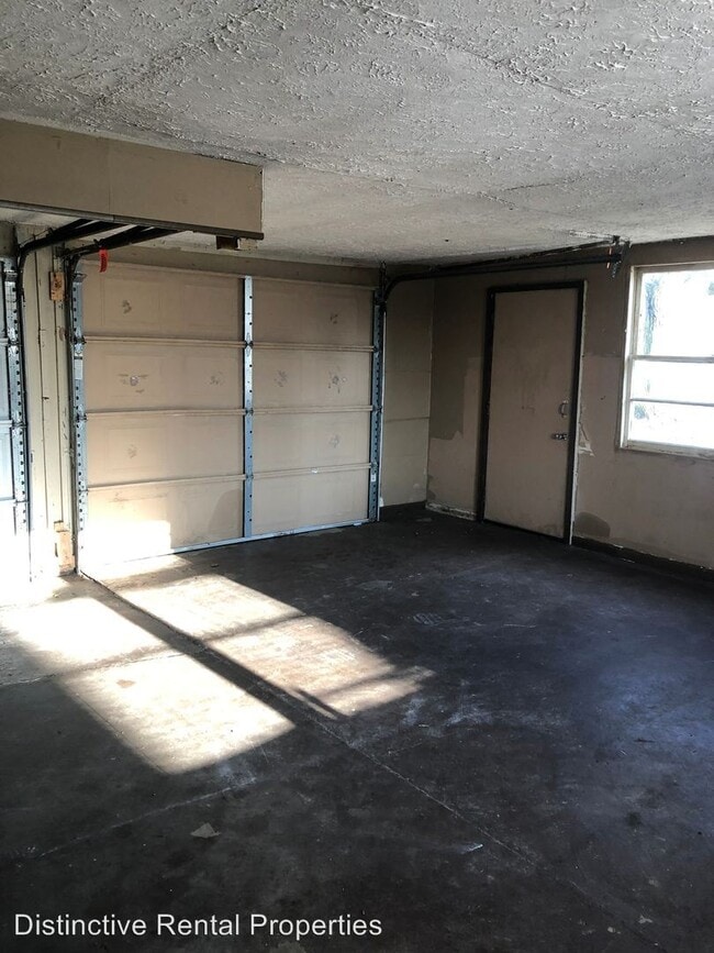 Building Photo - 2 br, 1 bath House - 5614 US 52 S