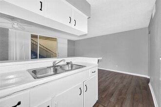 Building Photo - 1200 Carolyn Ct