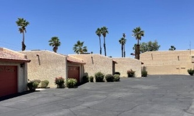 Foto del edificio - Move in ready.  Call for a showing. (928) ...
