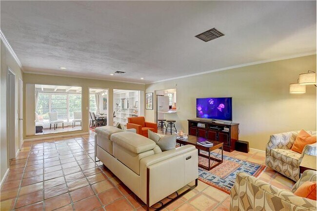 Foto del edificio - 1550 Highland Ln