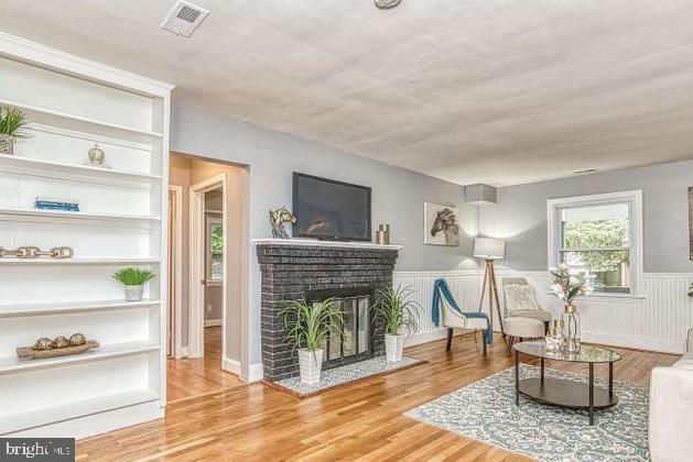 Foto del edificio - 14100 Rectory Ln