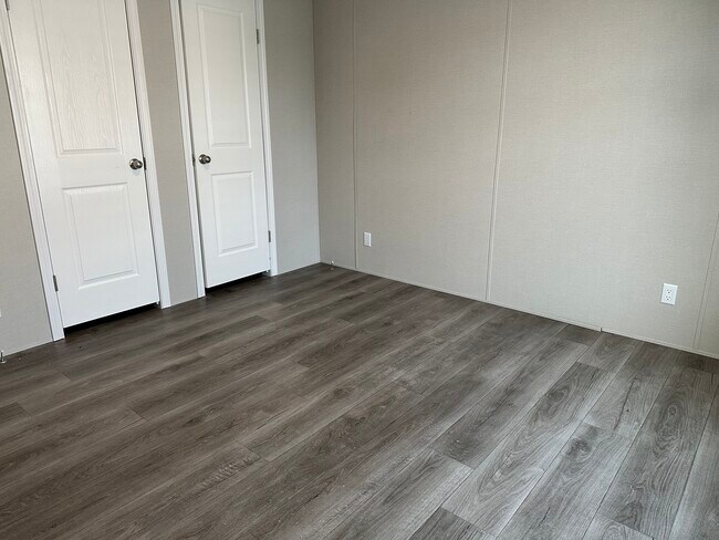 Building Photo - 503 Spanish Oak Ln
