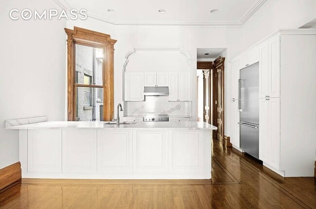 Photo - 323 Washington Ave Townhome