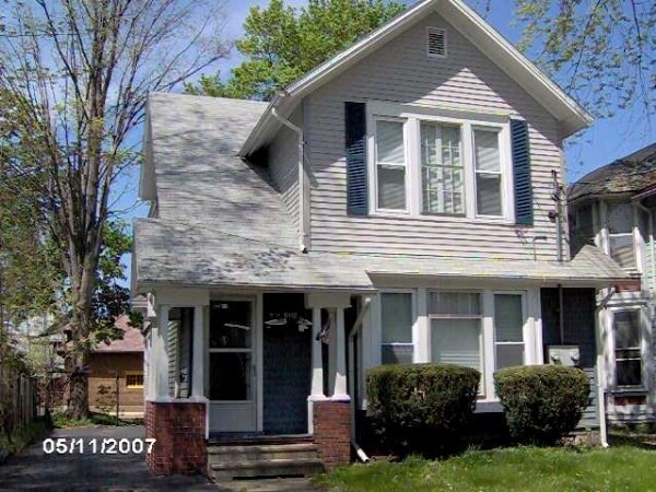 Primary Photo - 305 Laurel Ave