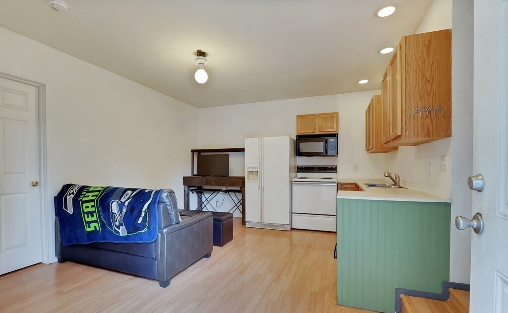 19914 119th St E Unit B, Sumner, WA 98391 Apartments in Sumner, WA