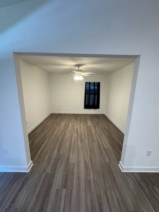 Building Photo - 2 Bedroom, 2 Bath, 1 car Garage home for rent