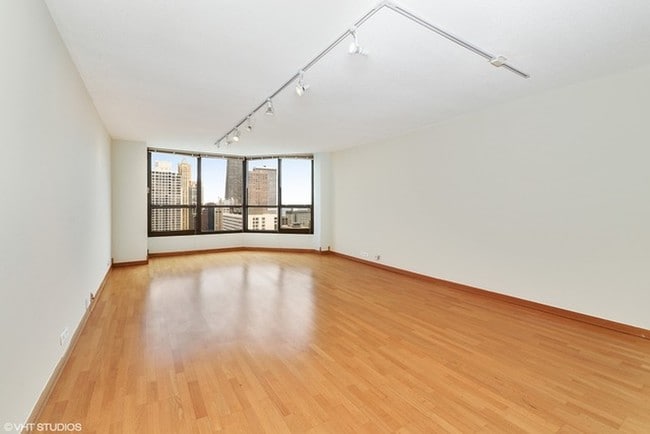 Building Photo - 405 N Wabash Ave