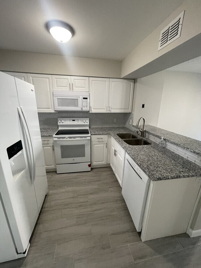 Foto del edificio - 11332 Grandville Dr