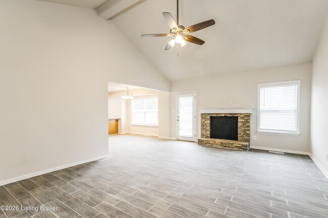 Foto del edificio - 5011 Cronin Dr