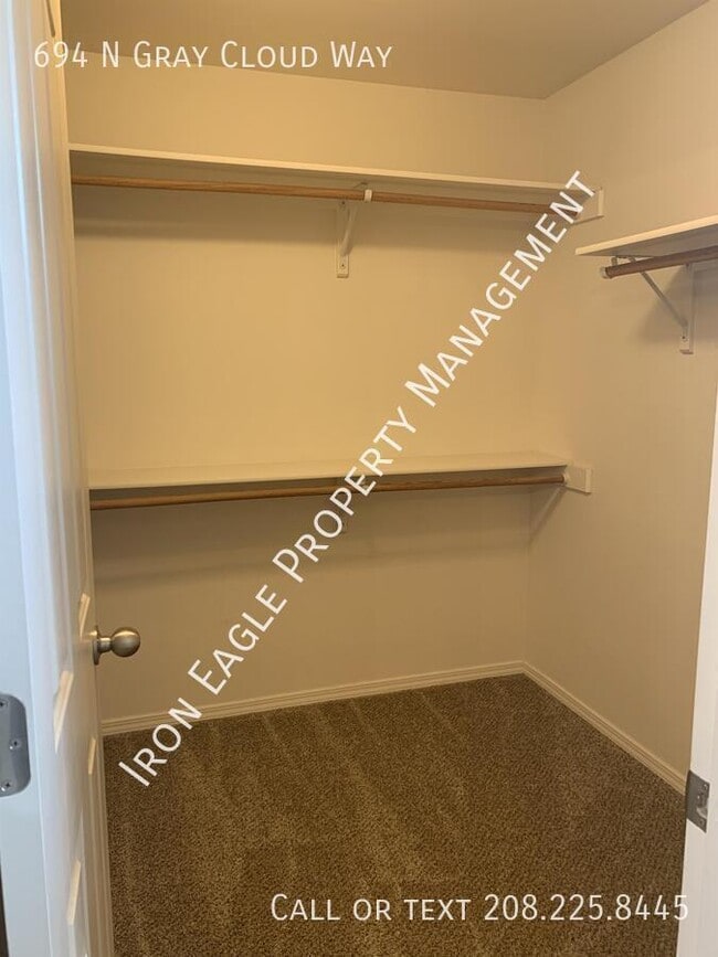 Building Photo - 694 N Gray Cloud Way