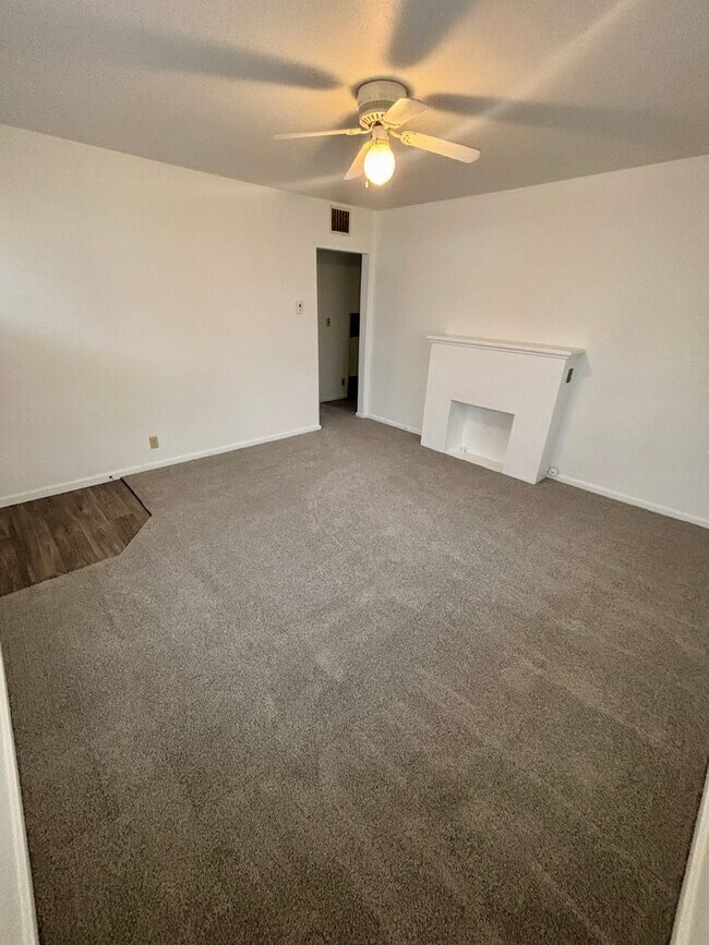 Foto del edificio - 828 1/2-615 1/2 Miles Ave